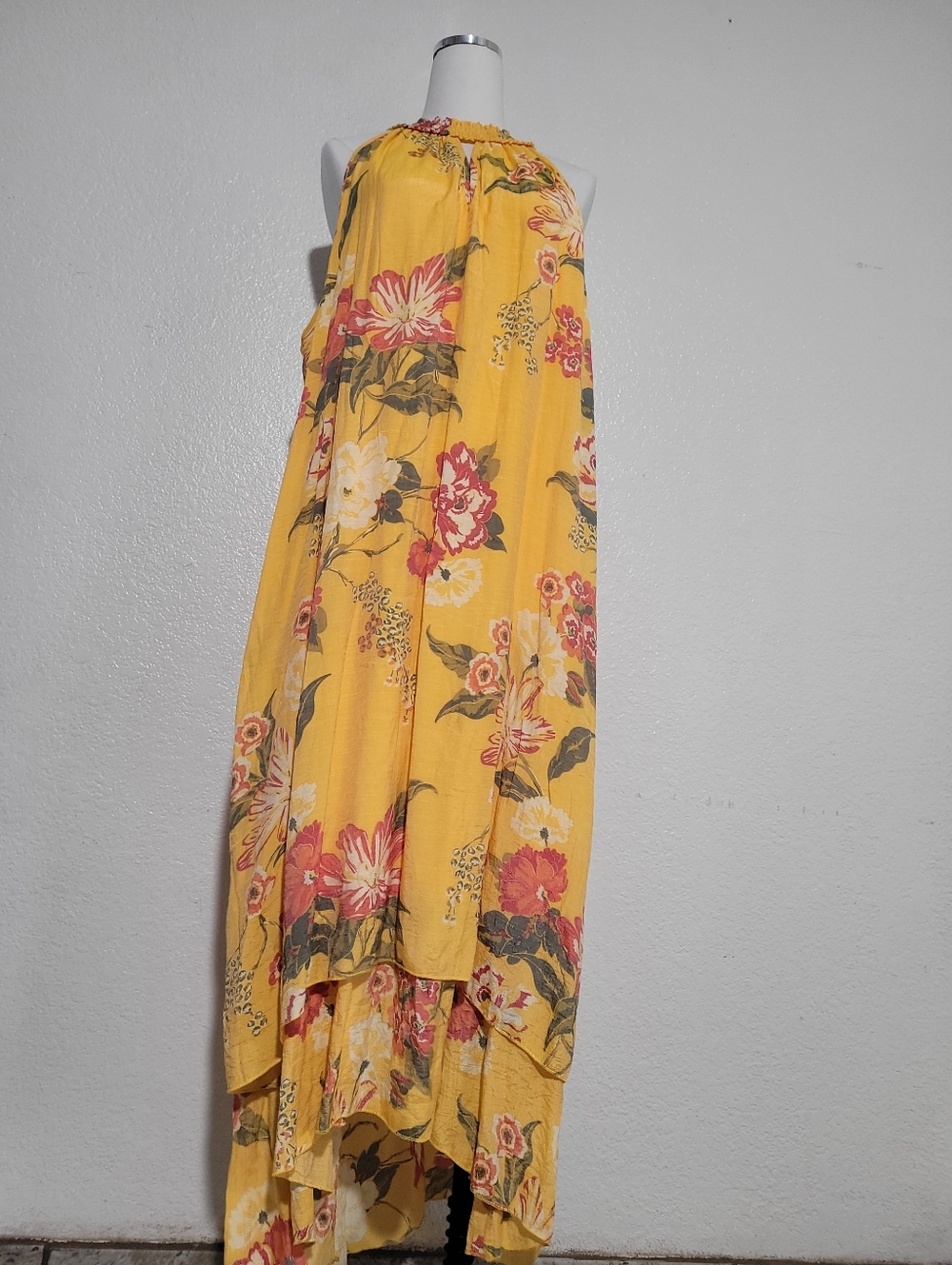 NWT Mlle Gabrielle Yellow Floral Maxi Tired Dress with Halter Neck Keyhole 2XL